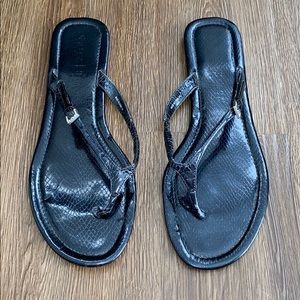 WHITE HOUSE BLACK MARKET FLIP FLOPS!